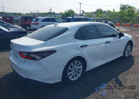 2022 Toyota Camry Le Awd z USA, uszkodzony, nr VIN 4T1R11BK0NU067461